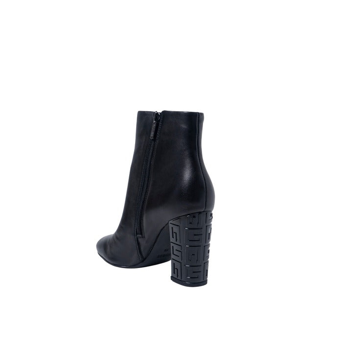 Guess Women Boots - fra Guess - Pris 2309 kr! Kjøp nå betal senere med Klarna hos Hubes.no