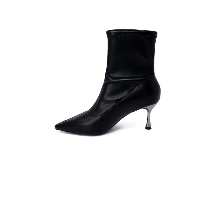 Cult Women Boots - fra Cult - Pris 1445 kr! Kjøp nå betal senere med Klarna hos Hubes.no