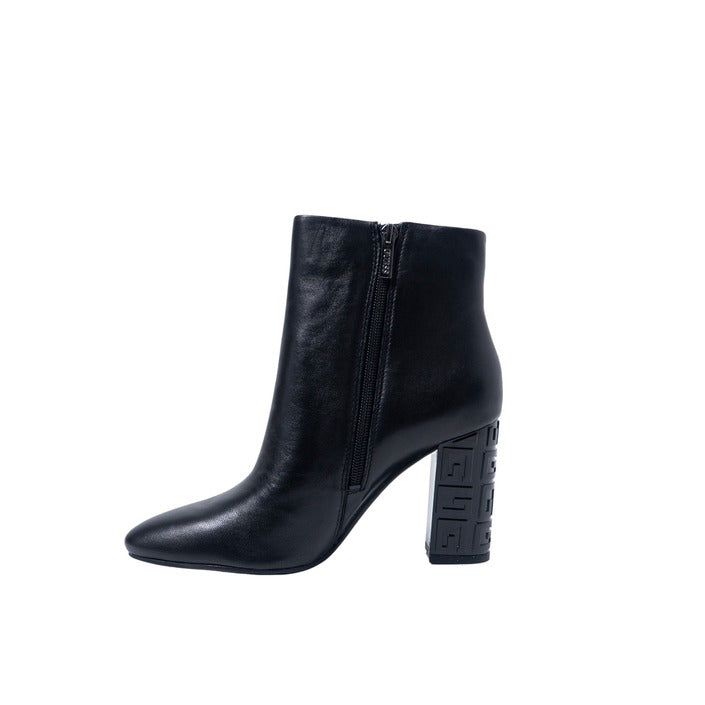 Guess Women Boots - fra Guess - Pris 2309 kr! Kjøp nå betal senere med Klarna hos Hubes.no